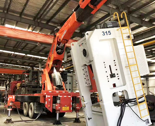 金牛附近随车吊出租，轻松解决运输难题