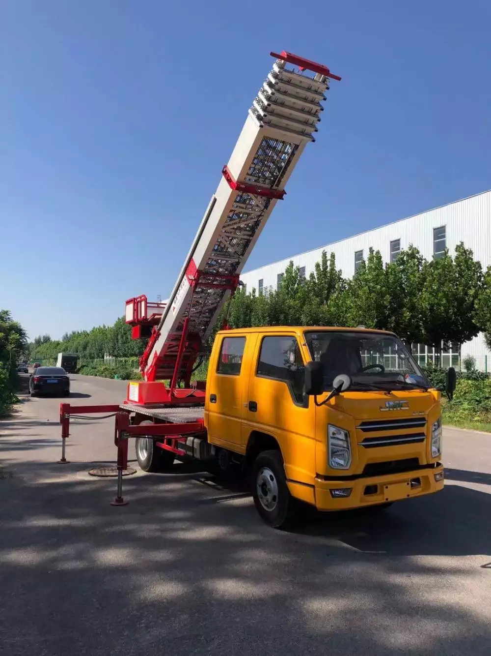 金牛附近的云梯车出租服务：轻松解决高空作业需求